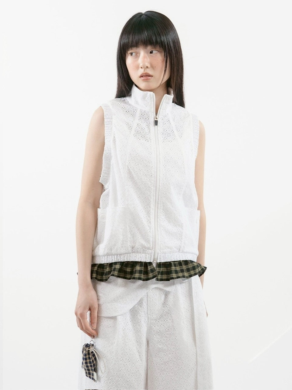 【TUOMIO】EYELET FRILL VEST / 【トゥオミオ】アイレットフリルベスト