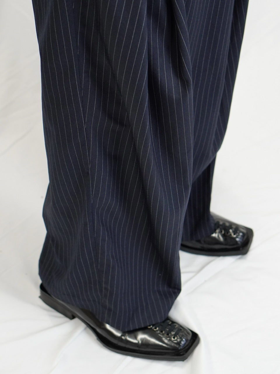 【CS】stripe cross tuck drape slacks (navy)