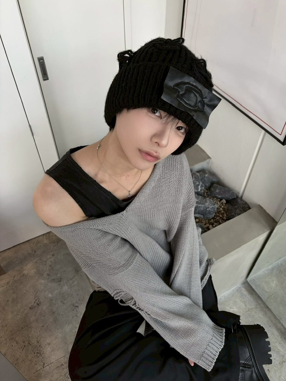 受注制【LUV CODE】v neck damage knit (2color)