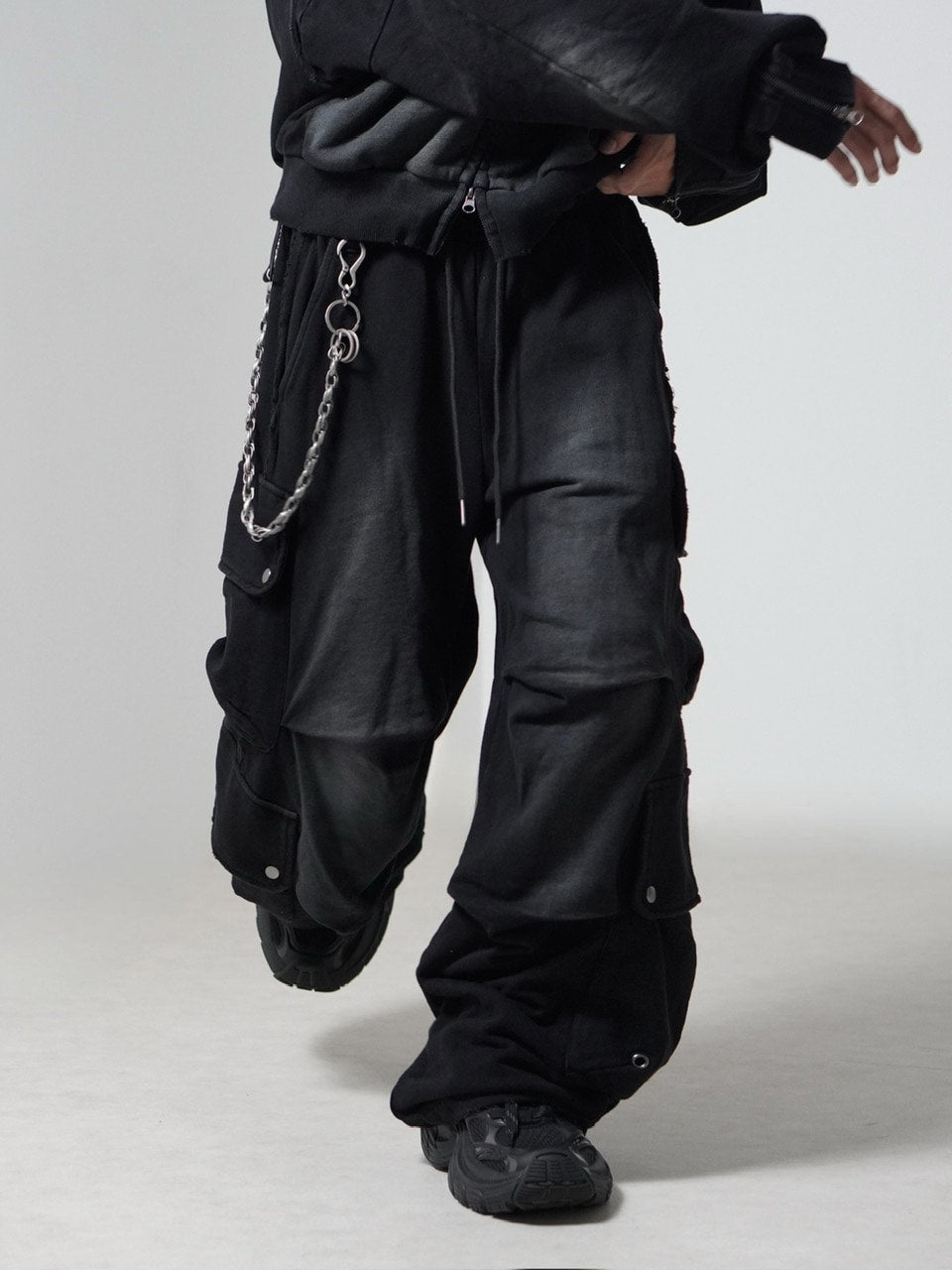 【CHIKASHITSU PLUS HIGH】4 pocket dirty wash sweat cargo pants (wash black) / 【チカシツプラスハイ】マルチポケットダーティーウォッシュスウェットカーゴパンツ