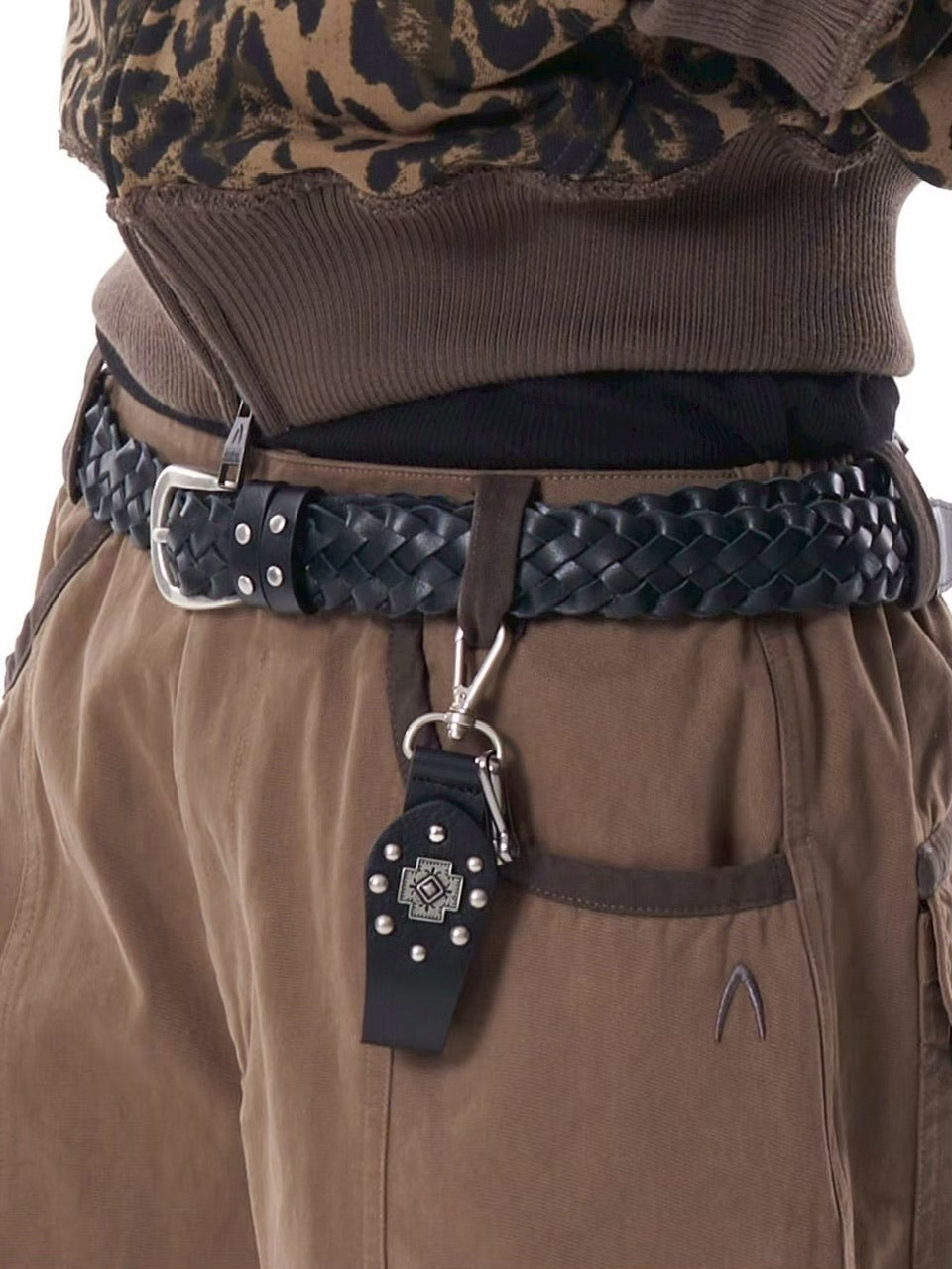 【AAKAM】Cross Studded Leather Keyring