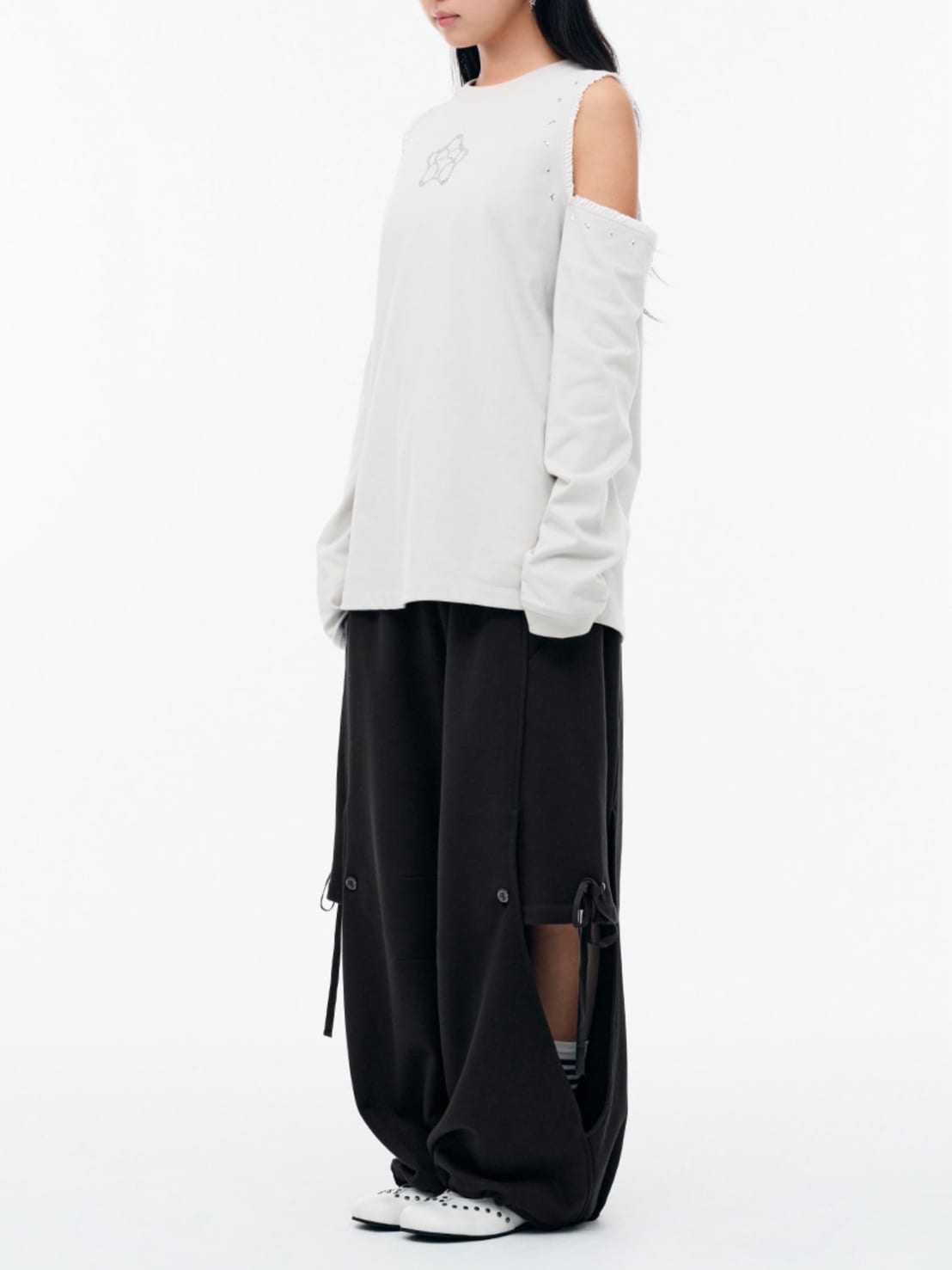 【TUOMIO】CUT-OUT LACE LONG SLEEVES / 【トゥオミオ】カットアウトレースロングスリーブ