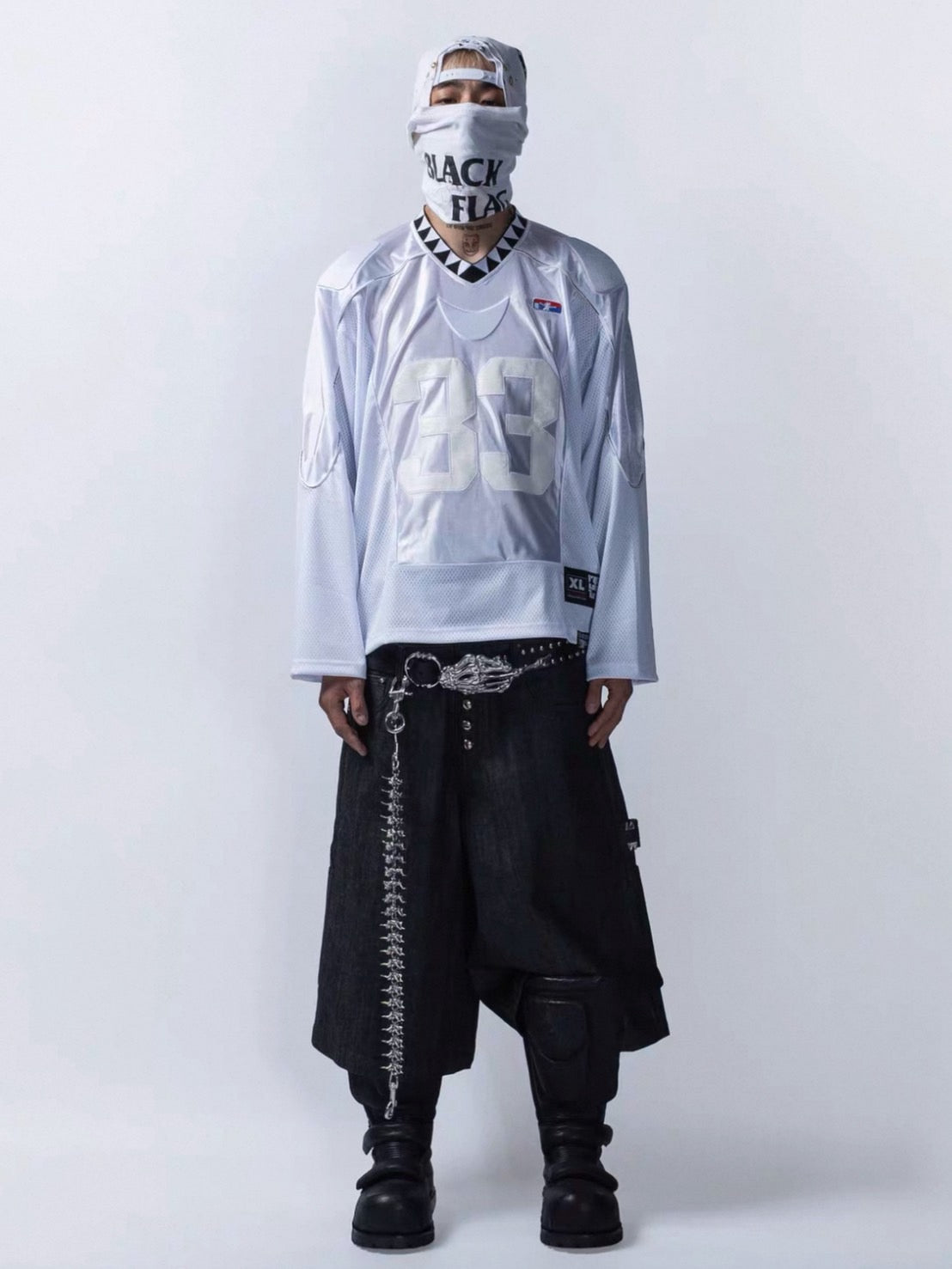 【F.V.V.O】33 Padded Shoulder V-Neck Jersey / 【フリーワールドオーダー(エフヴィーヴィーオー)】ナンバーデザイン長袖Tシャツ