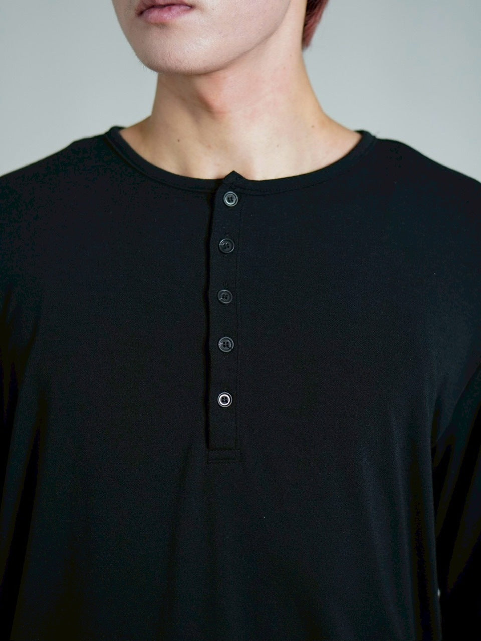 受注制【Chikashitsu +】sleeve button henry neck long sleeve tee / 【チカシツプラス】スリーブボタンヘンリーネック長袖Tシャツ (3color)