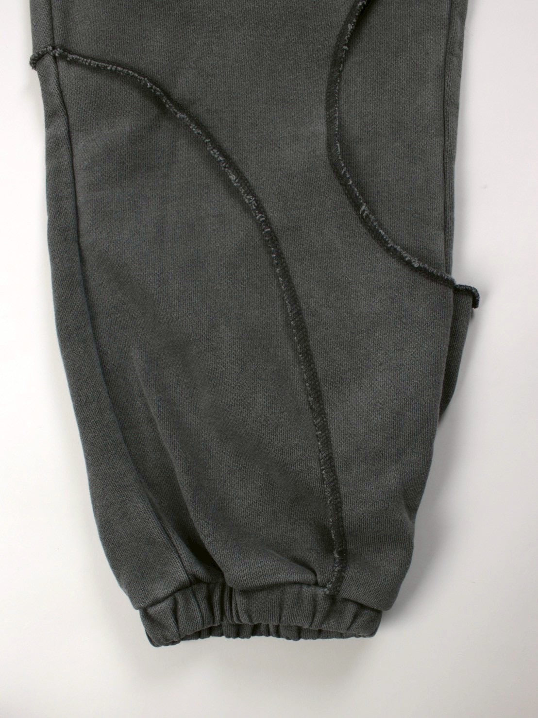 【GALFY】穴の向こうにわんちゃんスウェット