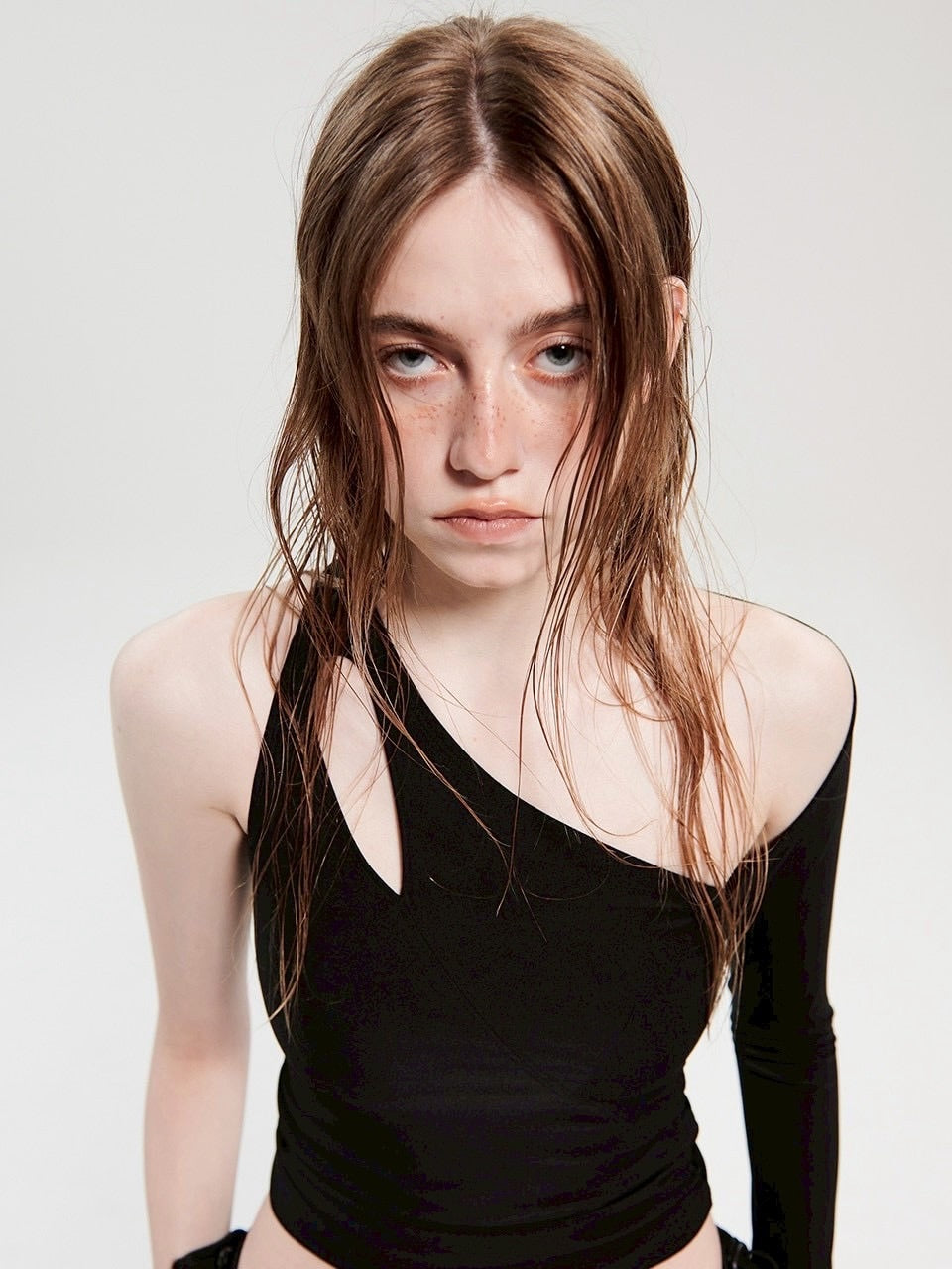 【HOLY NUMBER 7】Unbalanced One-Shoulder Shirring Long Sleeve T-shirt