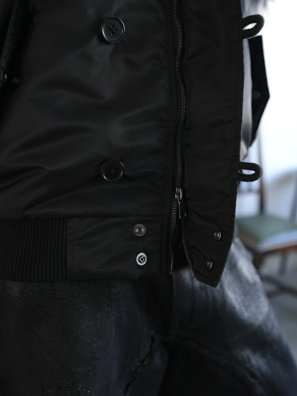 CHIKASHITSU PLUS HIGH】N-2B cropped hood blouson (nylon