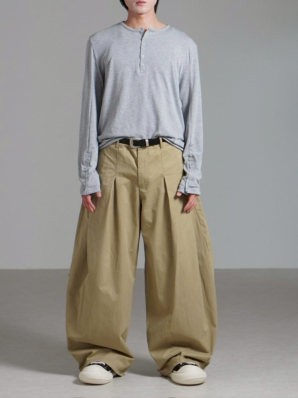 受注制【Chikashitsu +】pleats chino wide pants / 【チカシツプラス】プリーツチノワイドパンツ (2color)