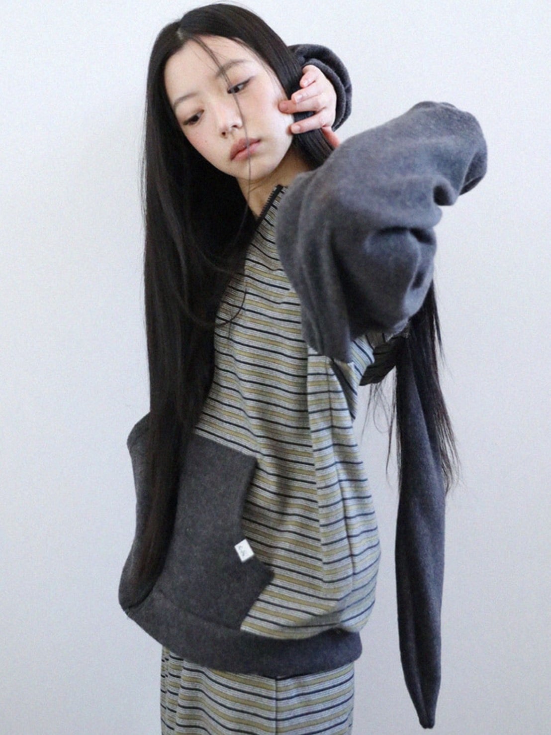 12/21 20:00 発売【Uglyshadow】RABBIT EAR HOOD STRIPE ZIP-UP