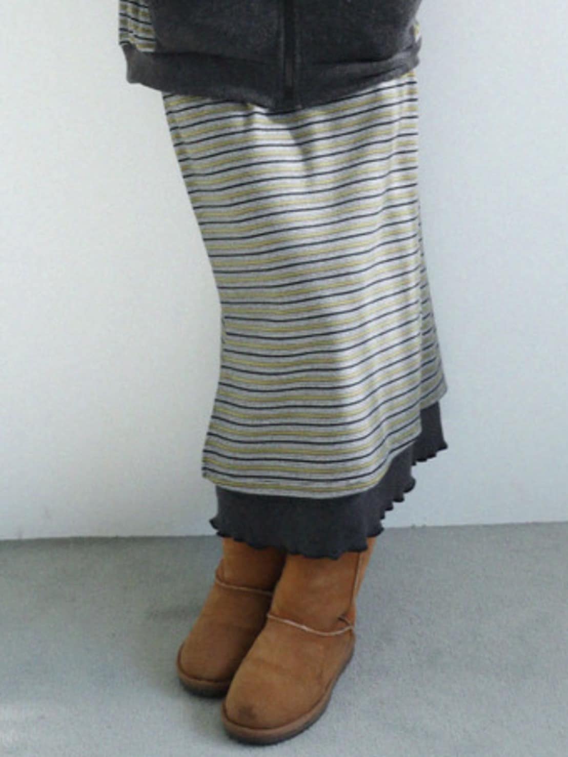 12/21 20:00 発売【Uglyshadow】STRIPED LAYERED SKIRT