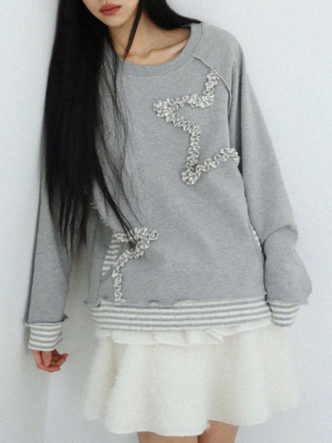 12/21 20:00 発売【Uglyshadow】STAR LAYERED SWEATSHIRT