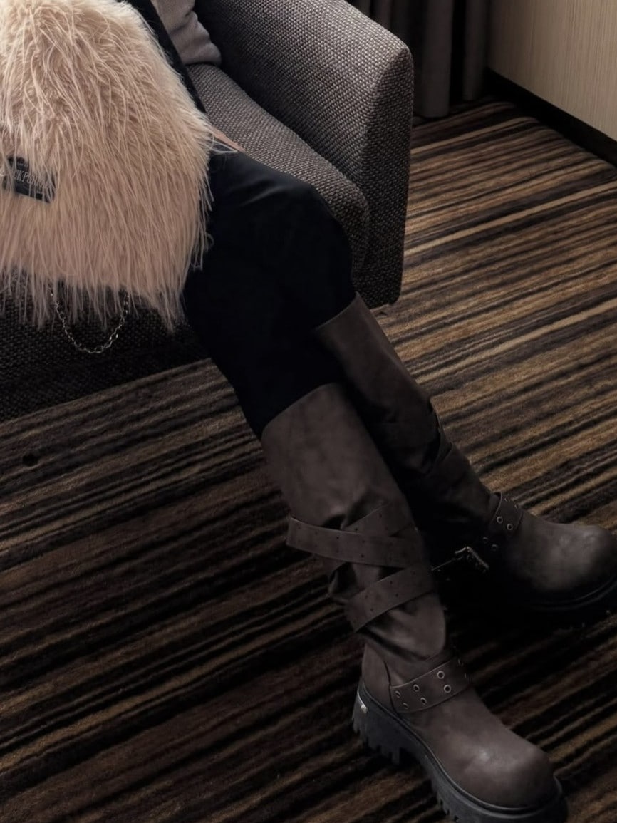 【BLACK PURPLE】Rusk Strap Slouched Boots