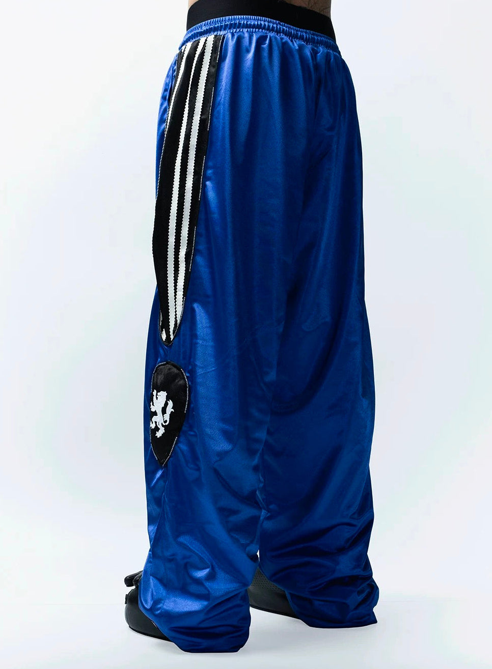 【F.V.V.O】Wild Spirit Embroidered Wolf Pants