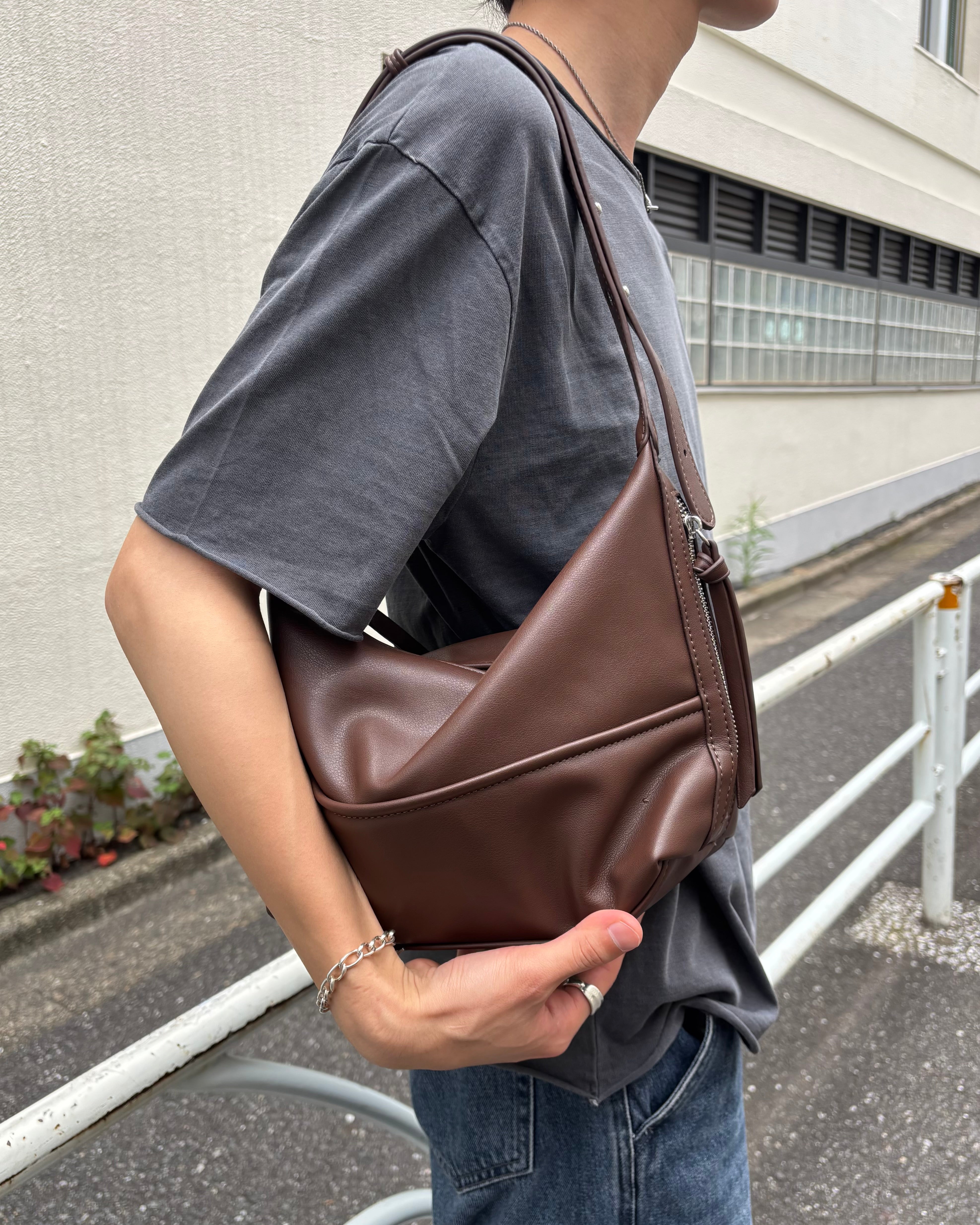 東京店WEB限定受注制【Chikashitsu +】daily hobo bag (2color)