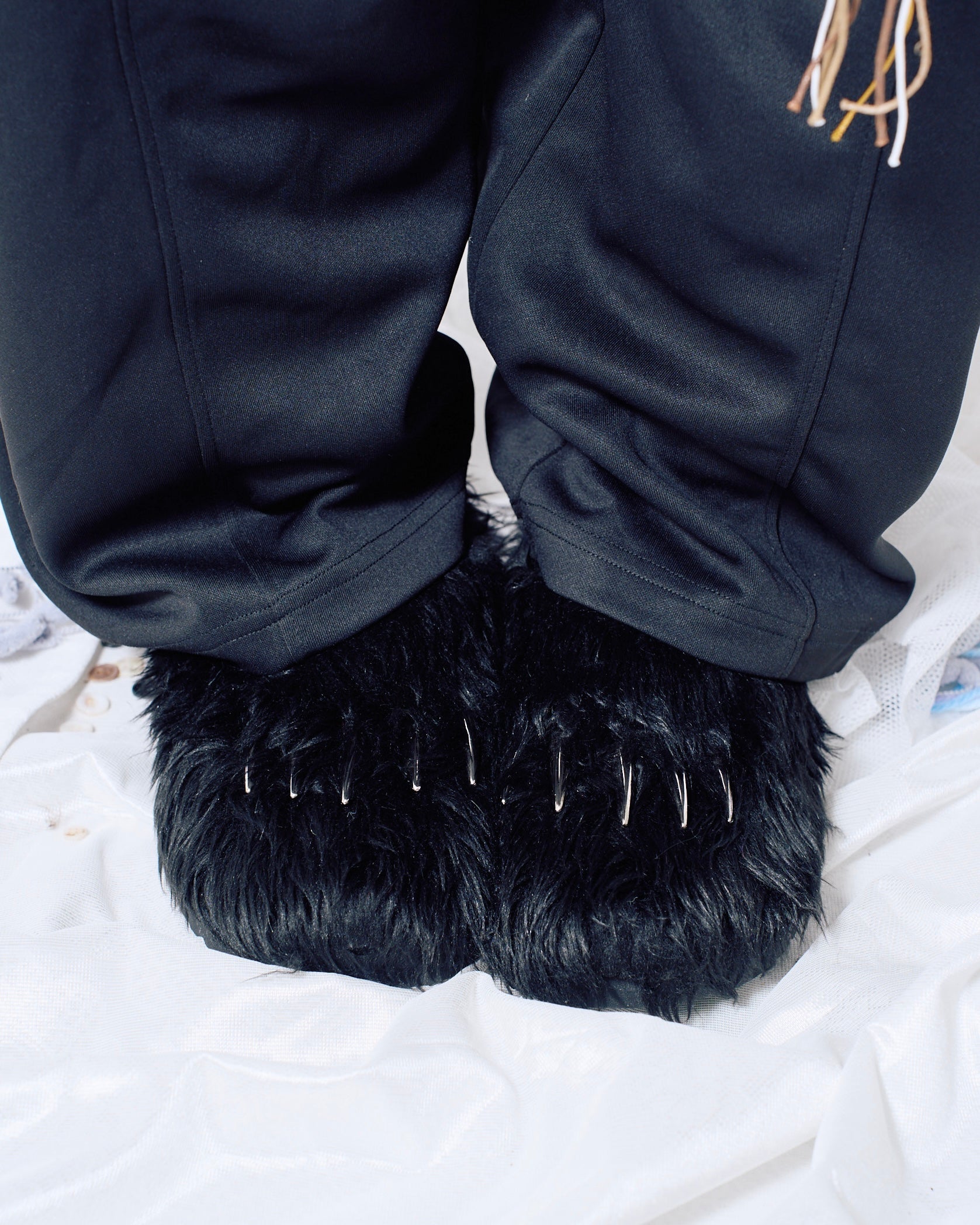 9/18 20:00 発売
国際配送【Nerd out XU】Kumasan Fur Slippers