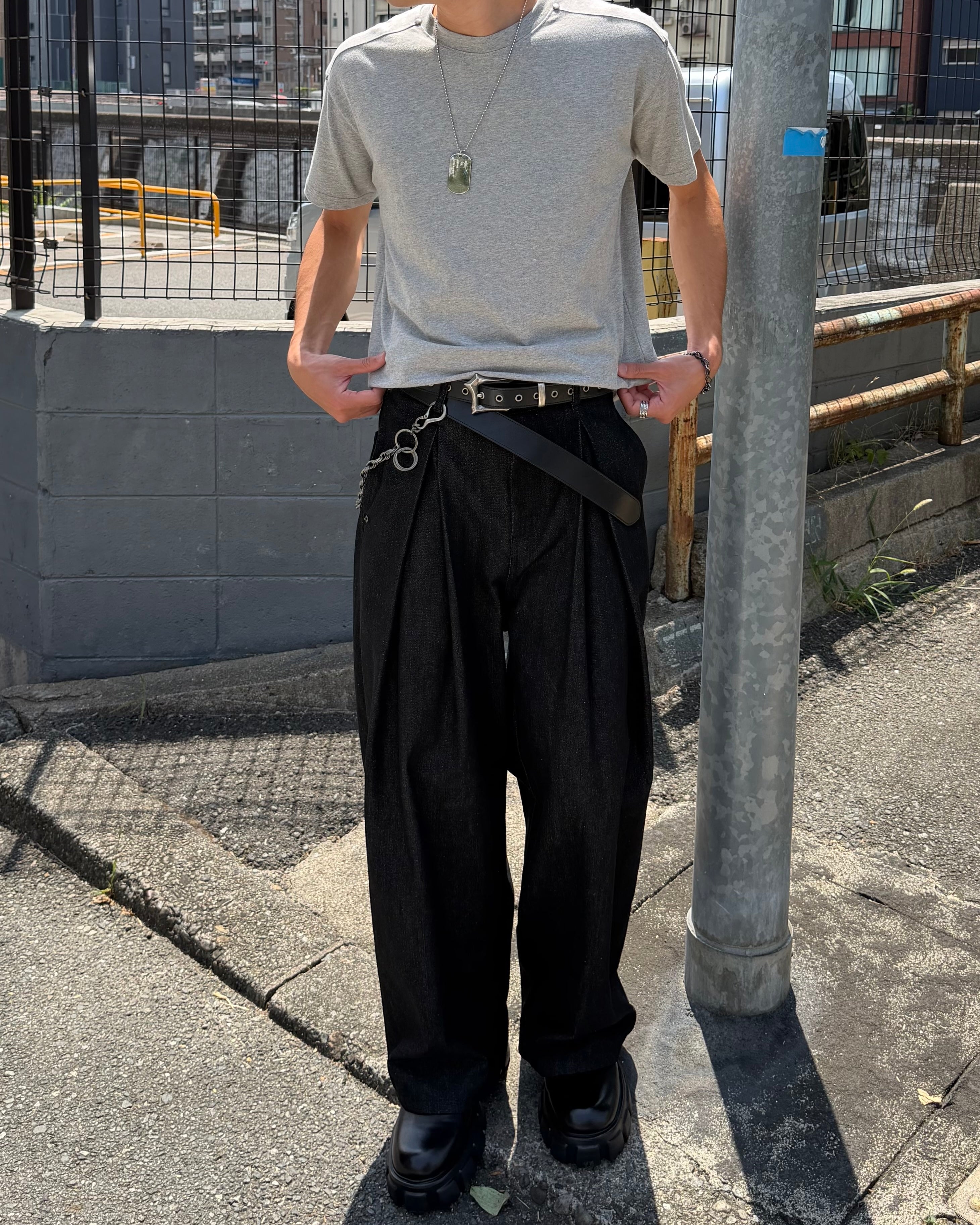 大阪店WEB限定受注制【Chikashitsu +】shoulder rivet t-shirt (3color)