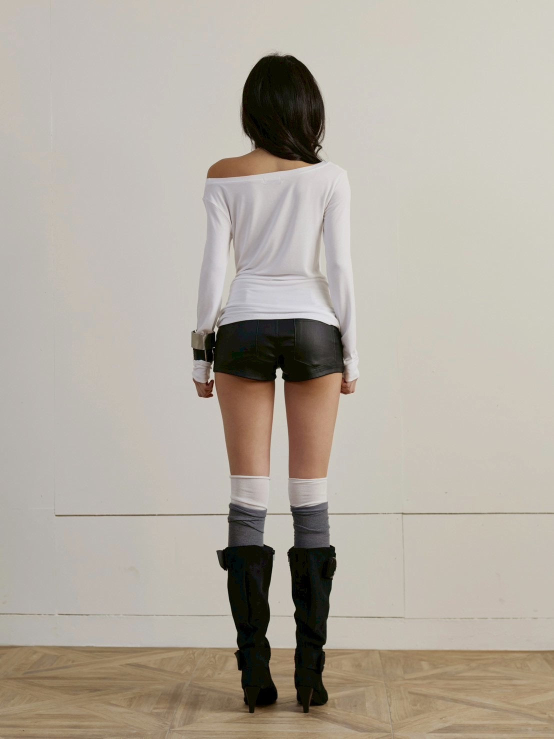 【EYEER】Hotfix Drape Off Shoulder Long Sleeve
