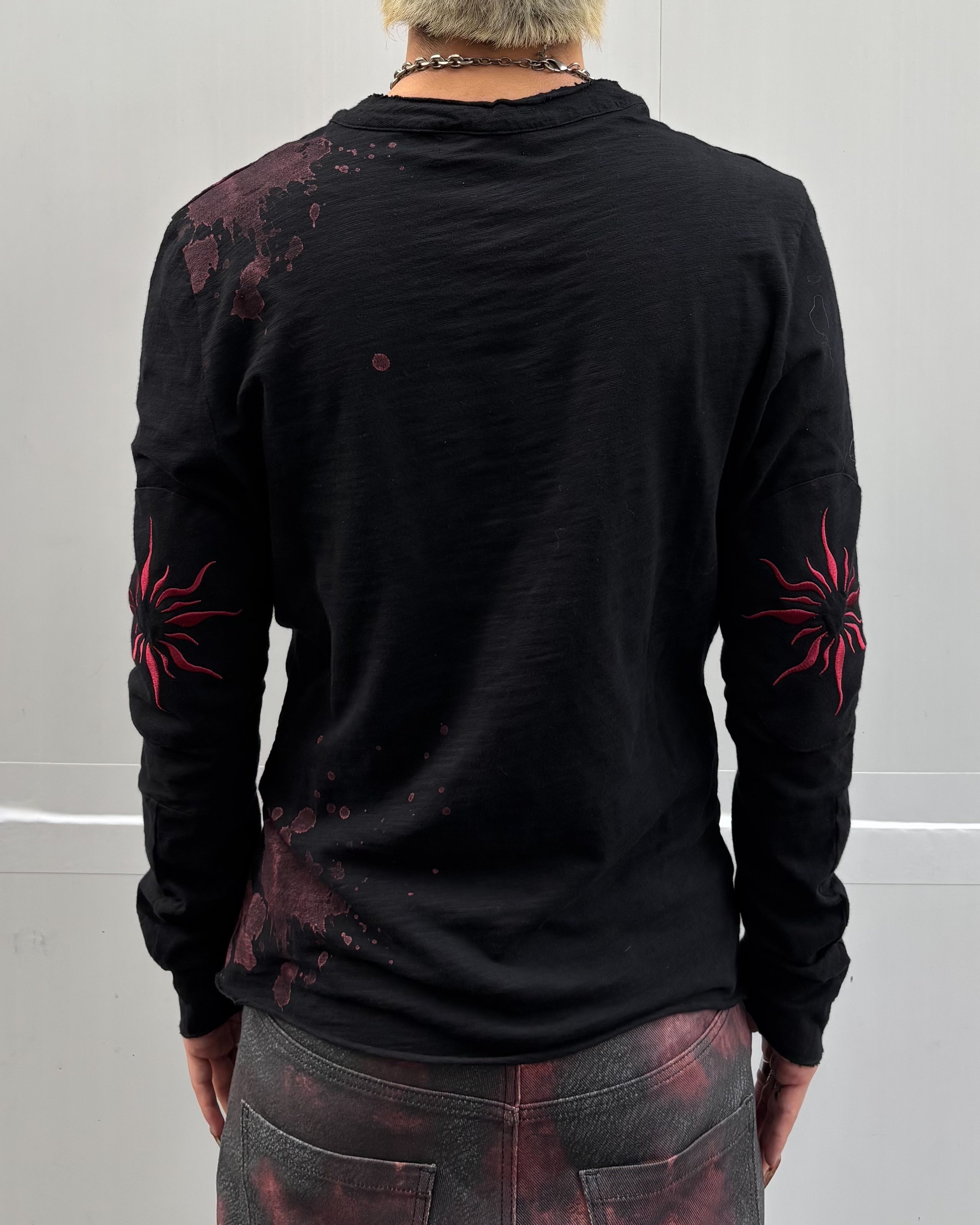 国際配送【Never mind the XU】paint graphic henley long sleeve