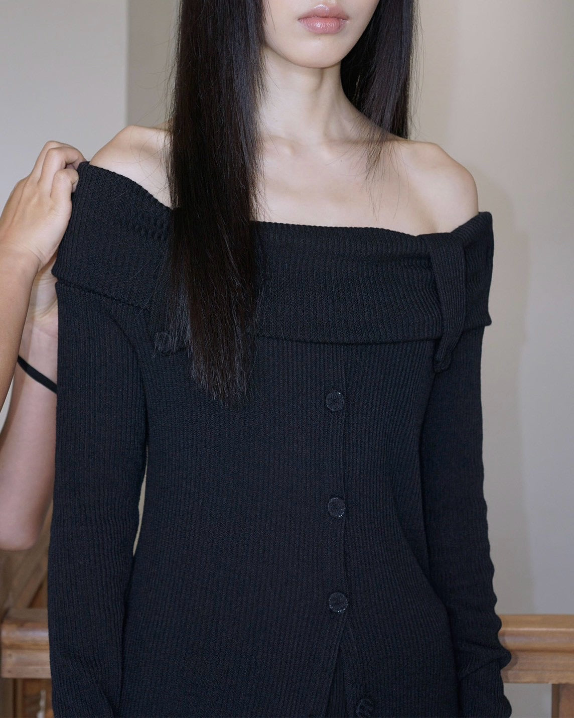 【Uglyshadow】BUTTON OFF-SHOULDER KNIT