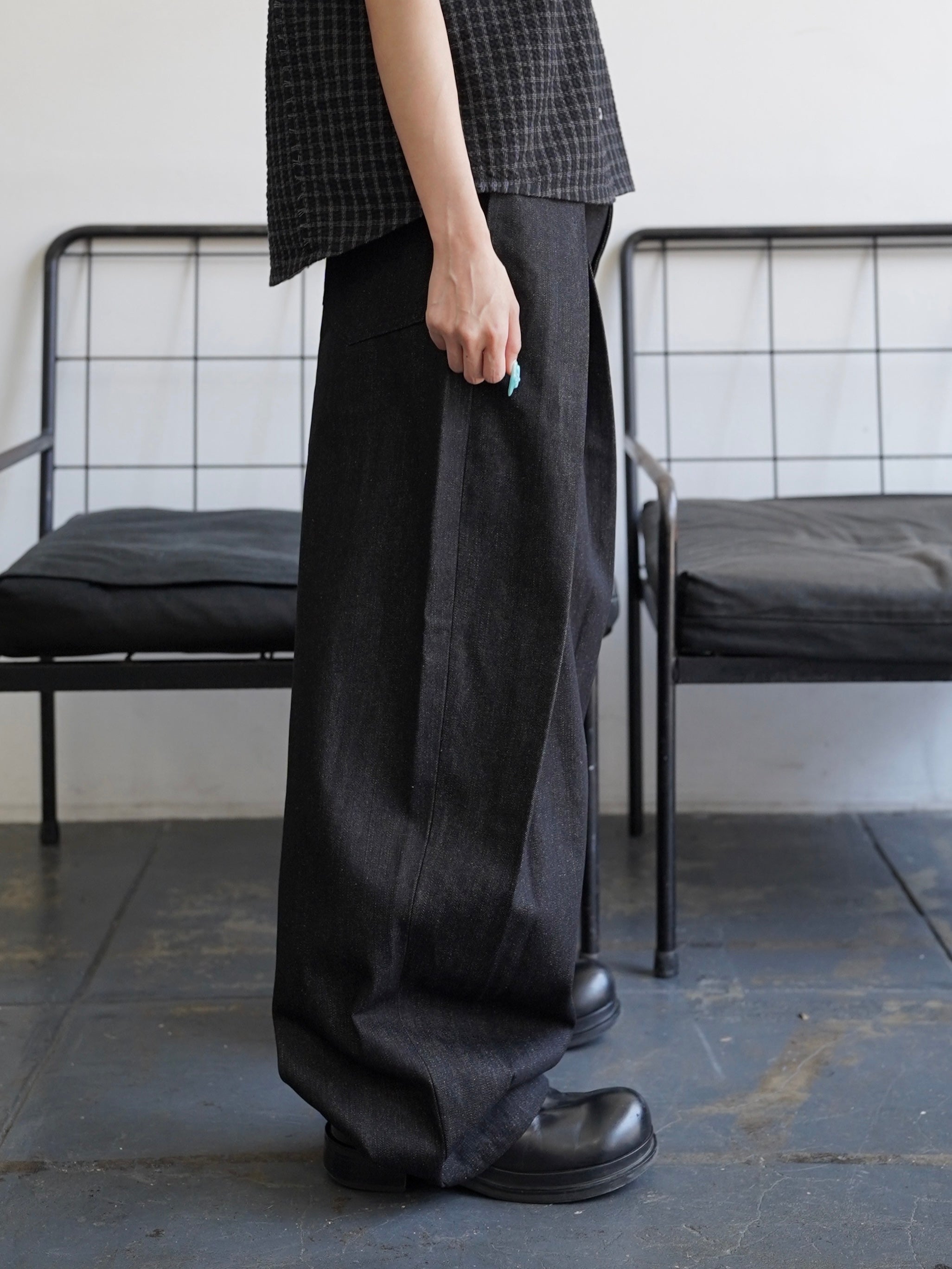 5/23 20:00発売【CHIKASHITSU PLUS HIGH】Deep tuck raw denim pants