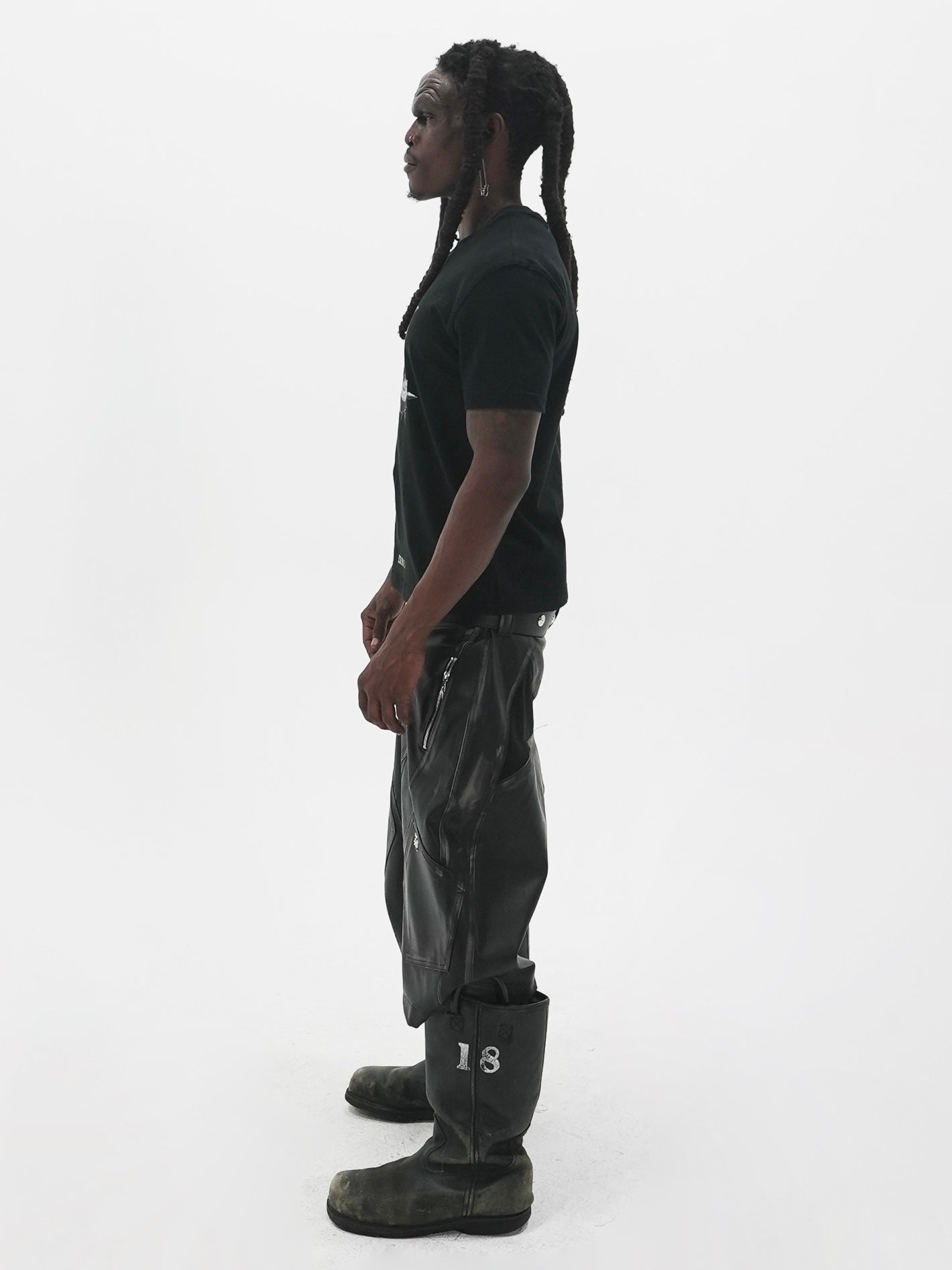 【E RIN AI E】STUD BOLD E SHORT SLEEVE T