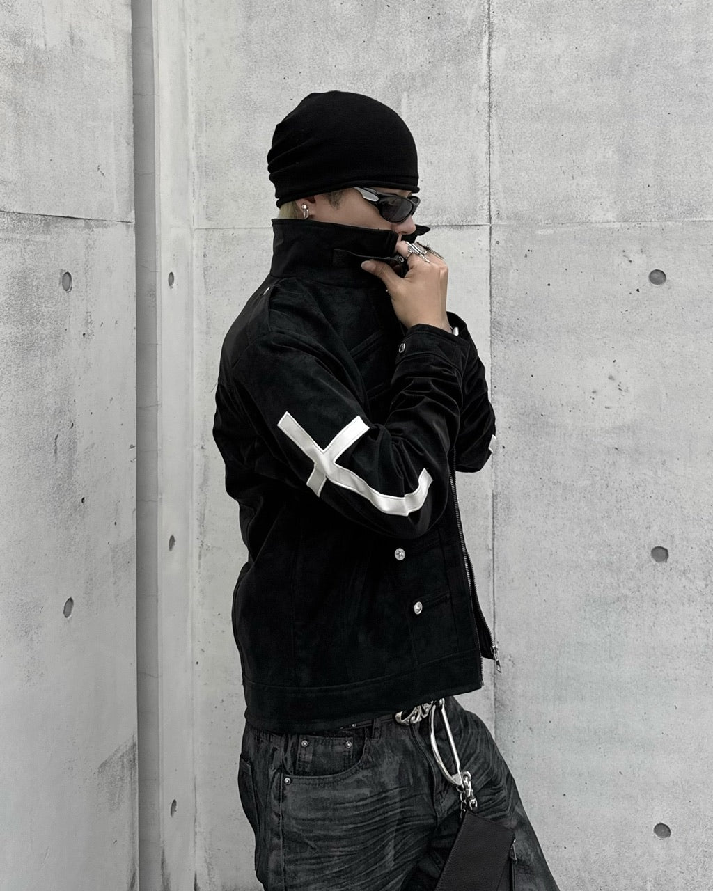 国際配送【Never mind the XU】cross emblem cropped leather jacket