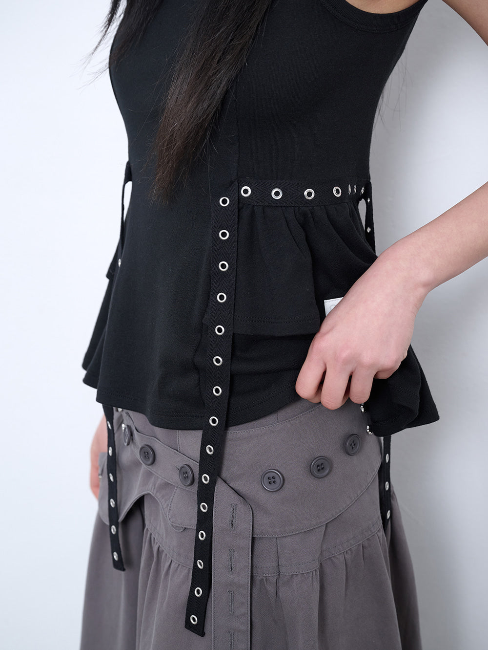 6/8 21:00発売【TUOMIO】EYELET BELTED TANK TOP
