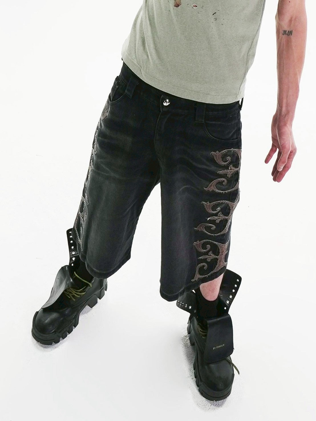 【E RIN AI E】WHISKER LEATHER EMBRO E DENIM BERMUDA PANTS