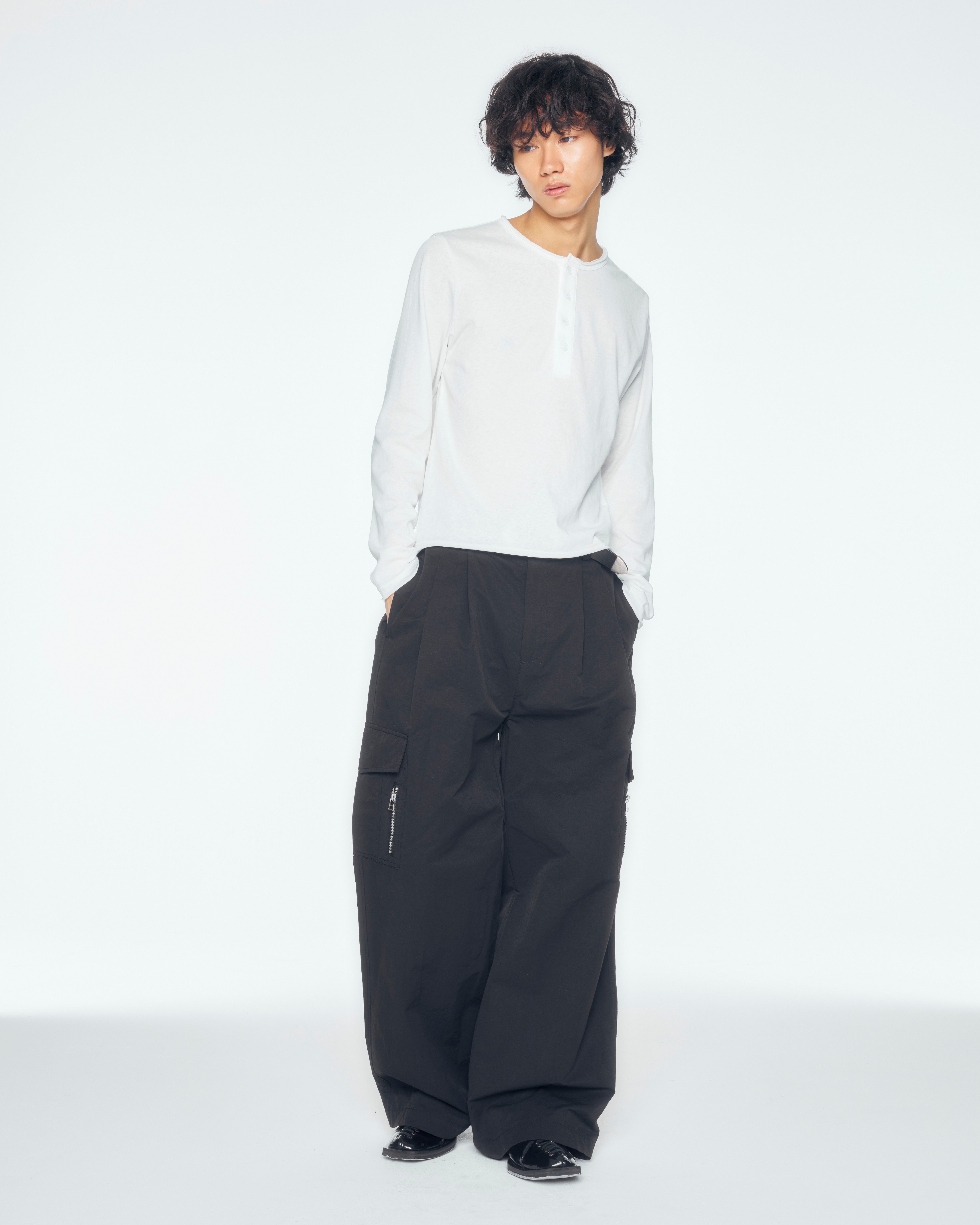 【CS】two tuck nylon cargo trousers