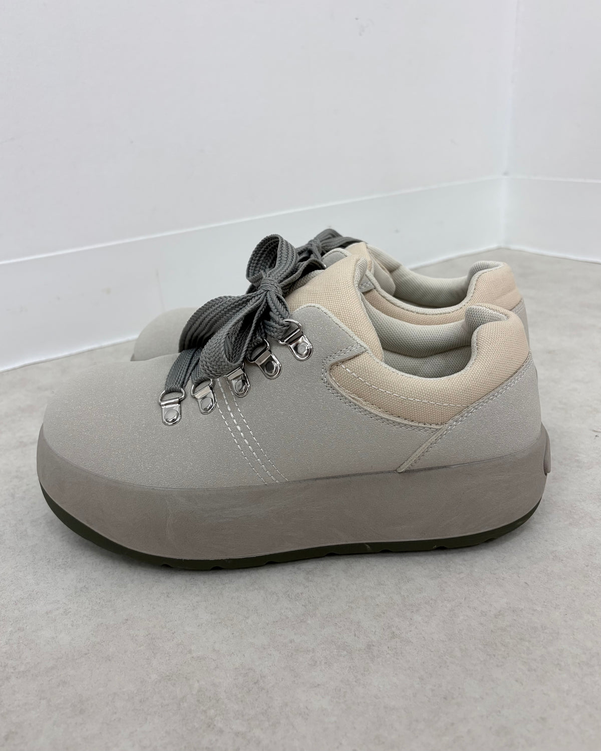 国際配送【Nerd out XU】pebble sole shoes