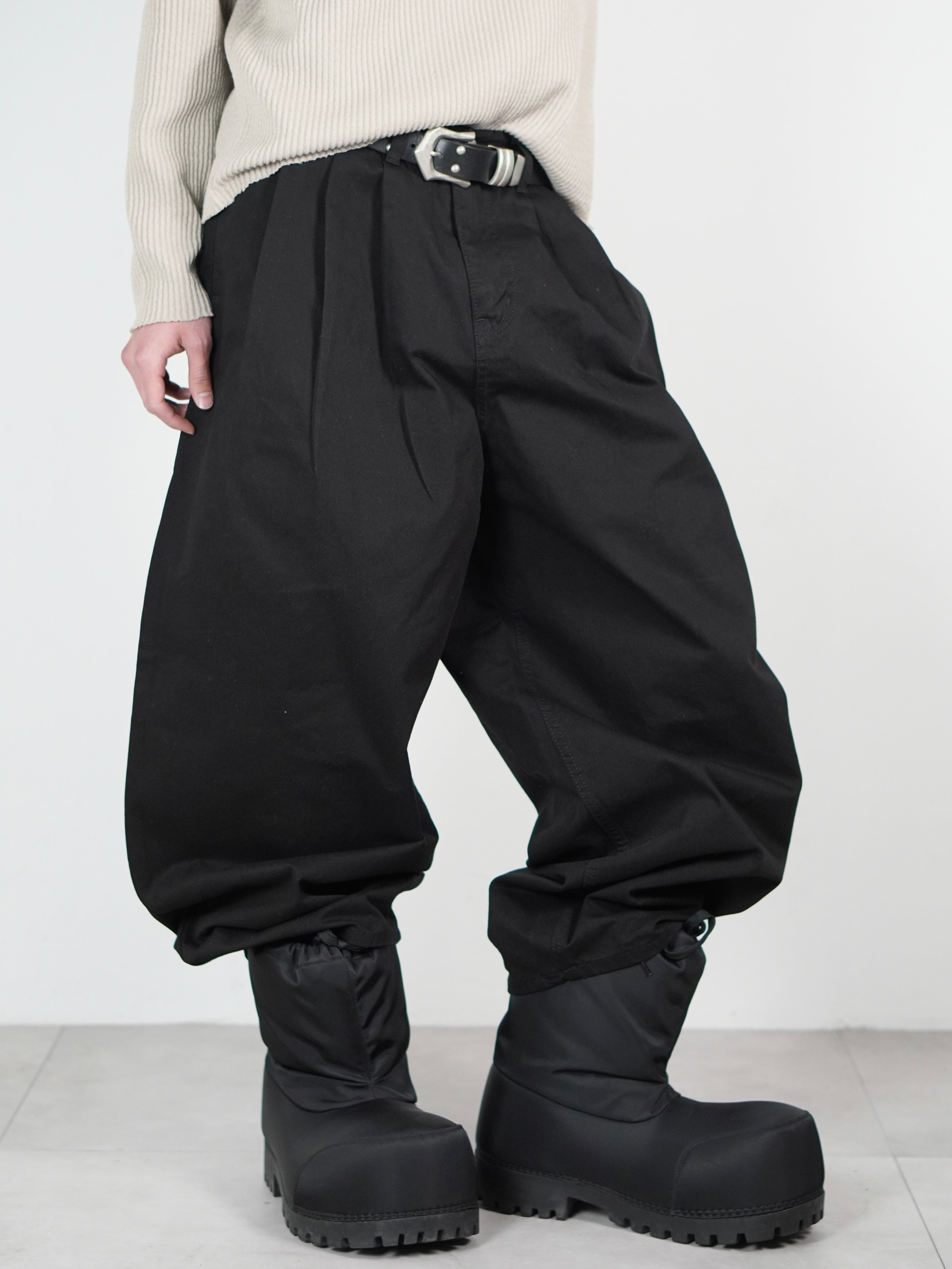 受注制【Chikashitsu +】three pleats chino wide pants