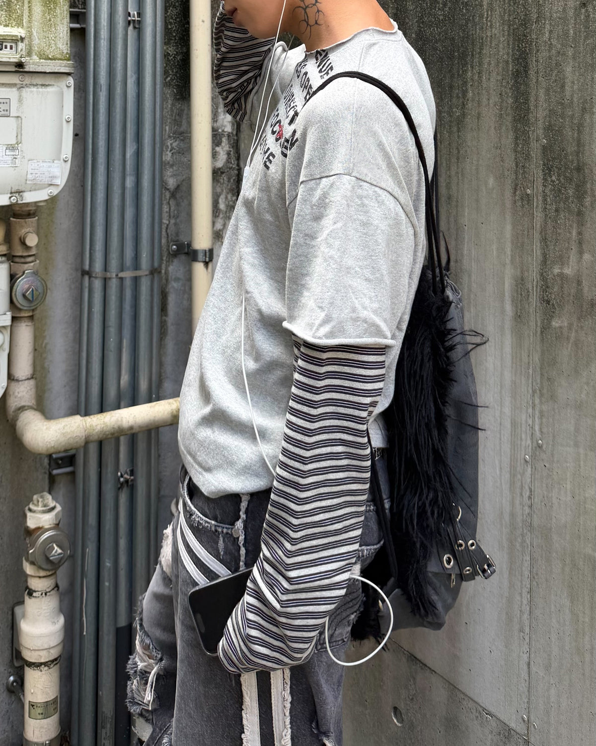 受注制【Never mind the XU】LAYERED STRIPE SLEEVE GRAPHIC TEE (2color)
