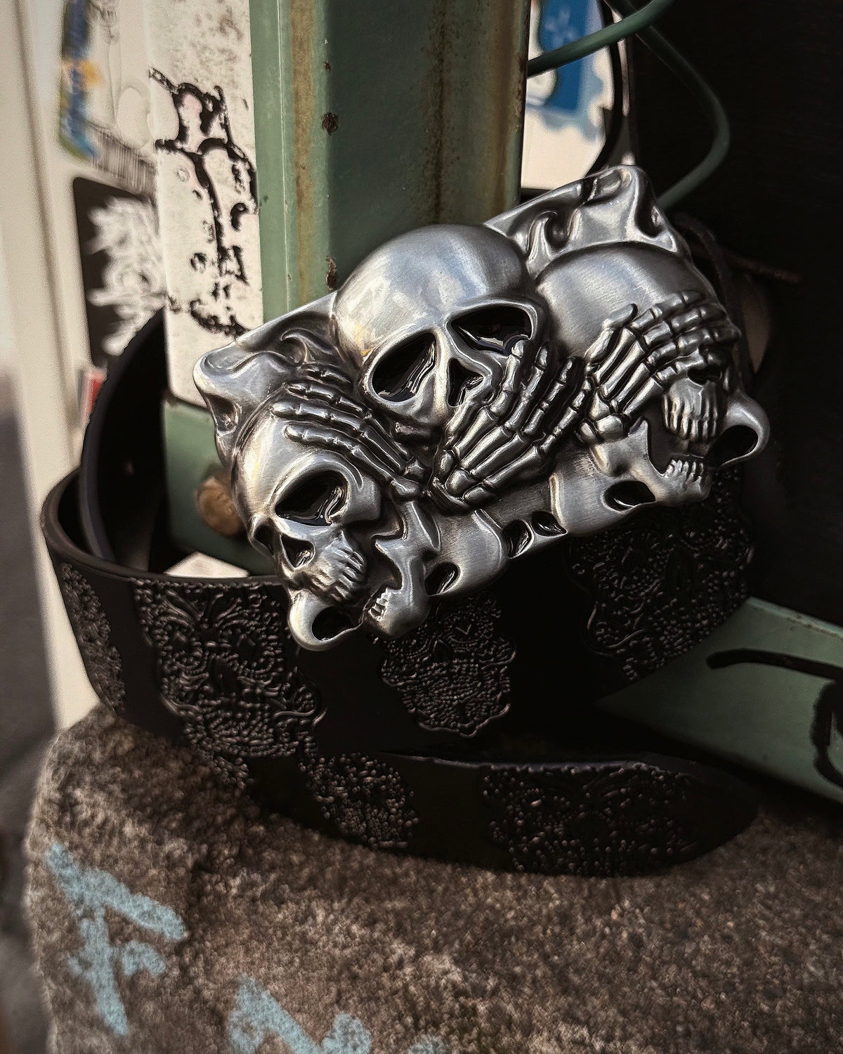 国際配送【Never mind the XU】Skull Embossed Leather Belt