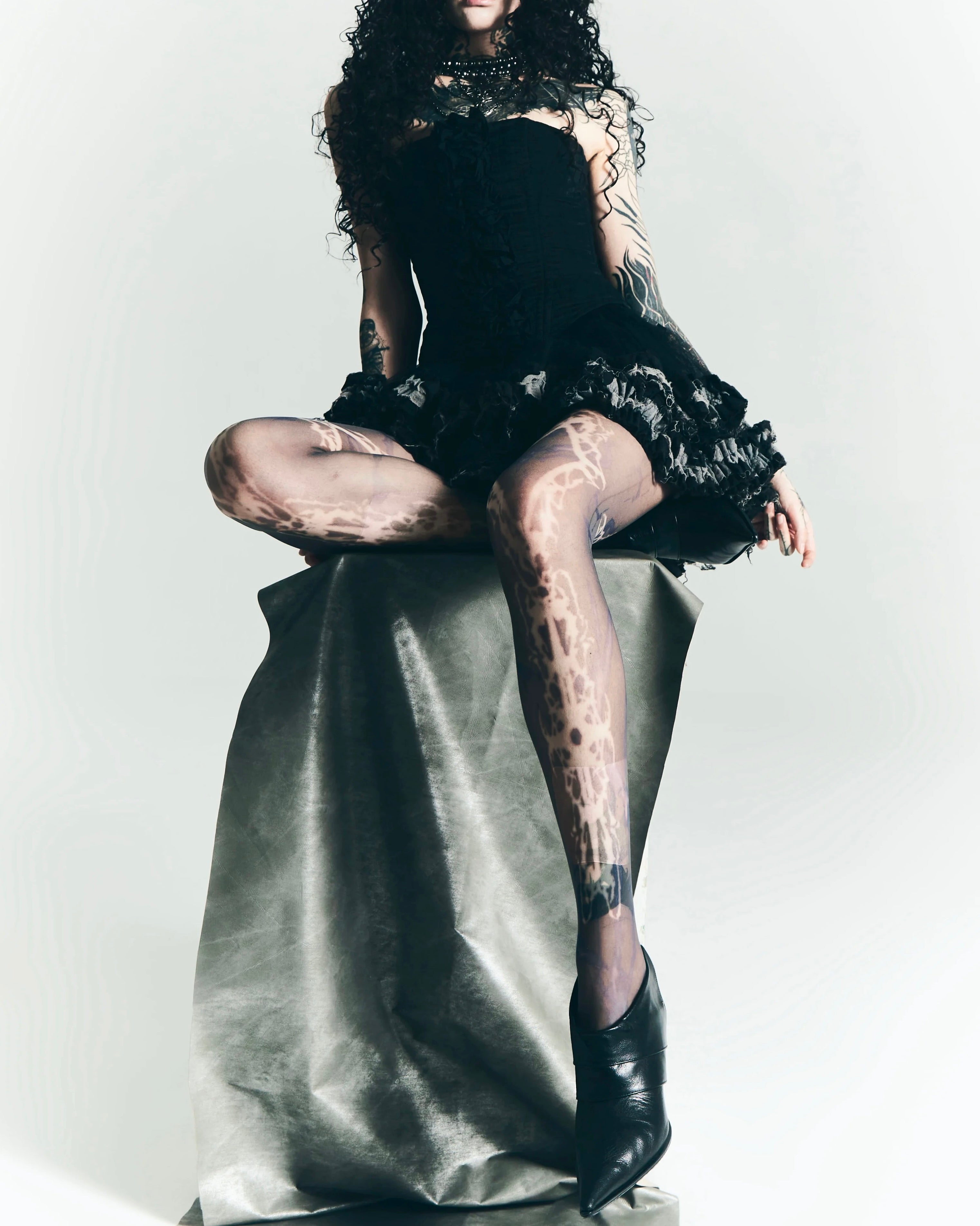 【IIIMIII】Cathedral Lace Tights