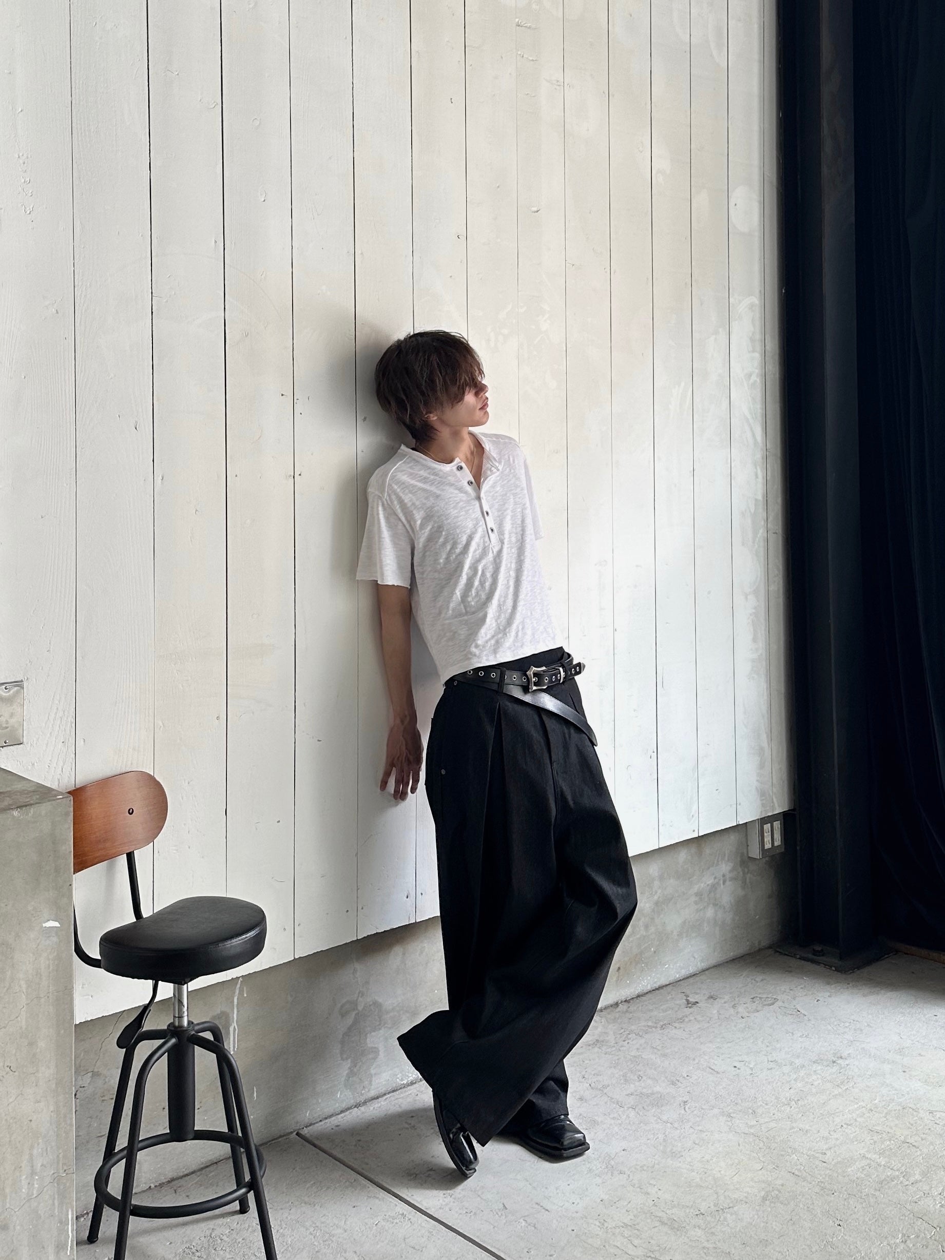 【CHIKASHITSU PLUS HIGH】Steel button short sleeve henley tee (2color)