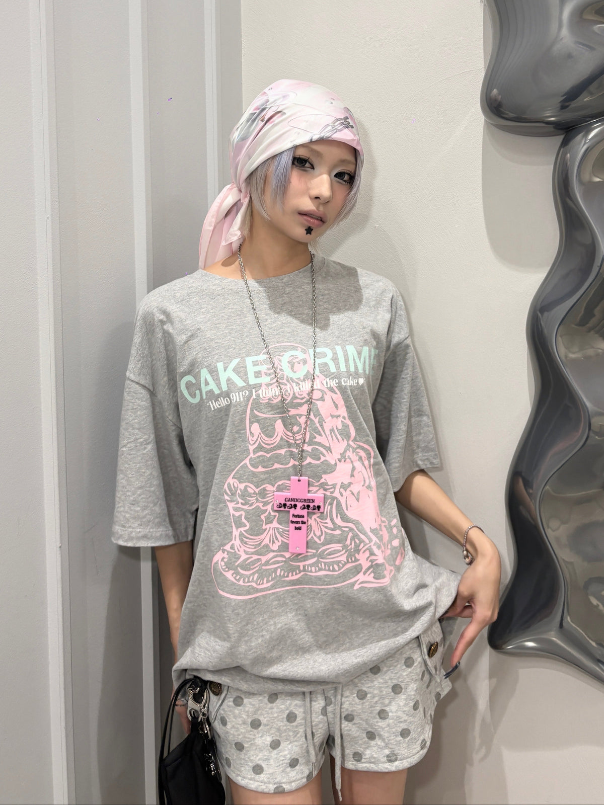 国際配送【Never mind the XU】universe graphic scarf