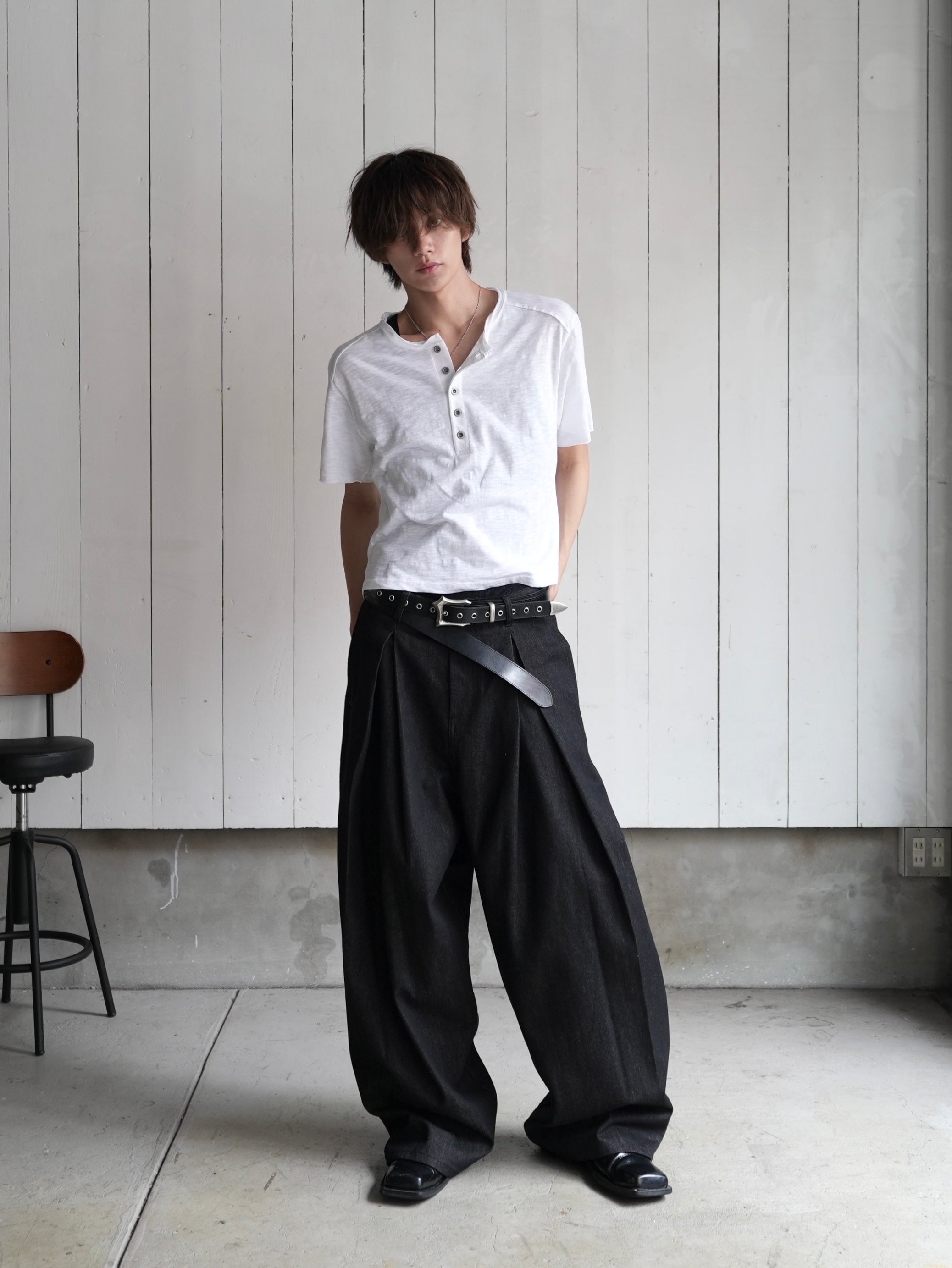 【CHIKASHITSU PLUS HIGH】Steel button short sleeve henley tee (2color)