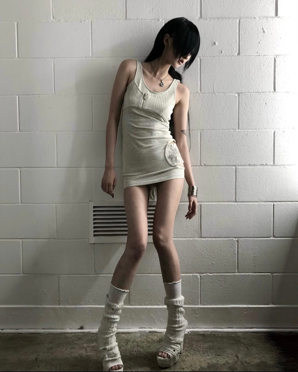 【bonienkiye】Side-Cutout Mini Dress