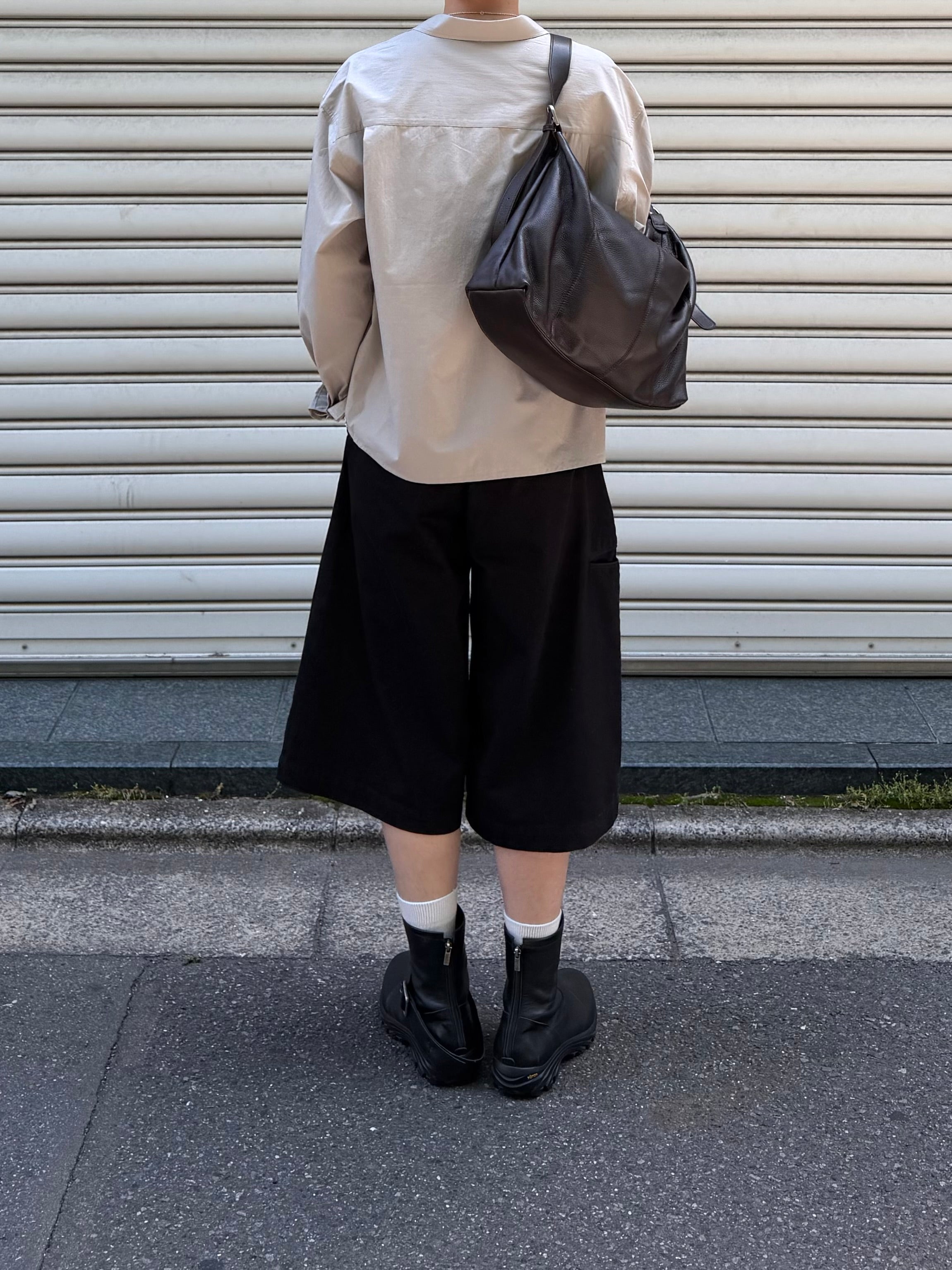 東京店WEB限定受注制【Chikashitsu +】cow leather cross bag (2color)