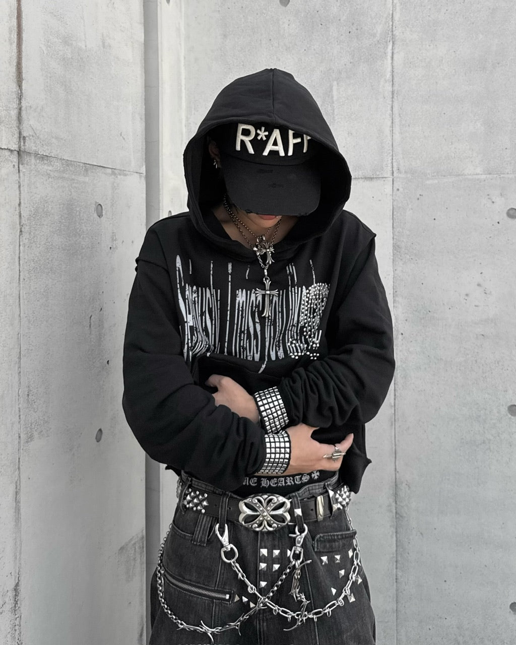 国際配送【Never mind the XU】studded skull hoodie