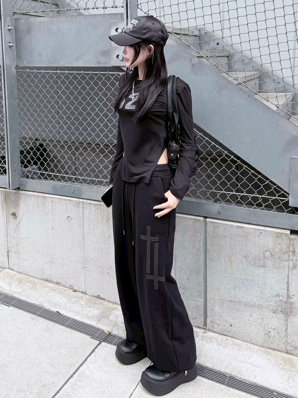 受注制【nmtc+】cross studs sweat pants (2color)