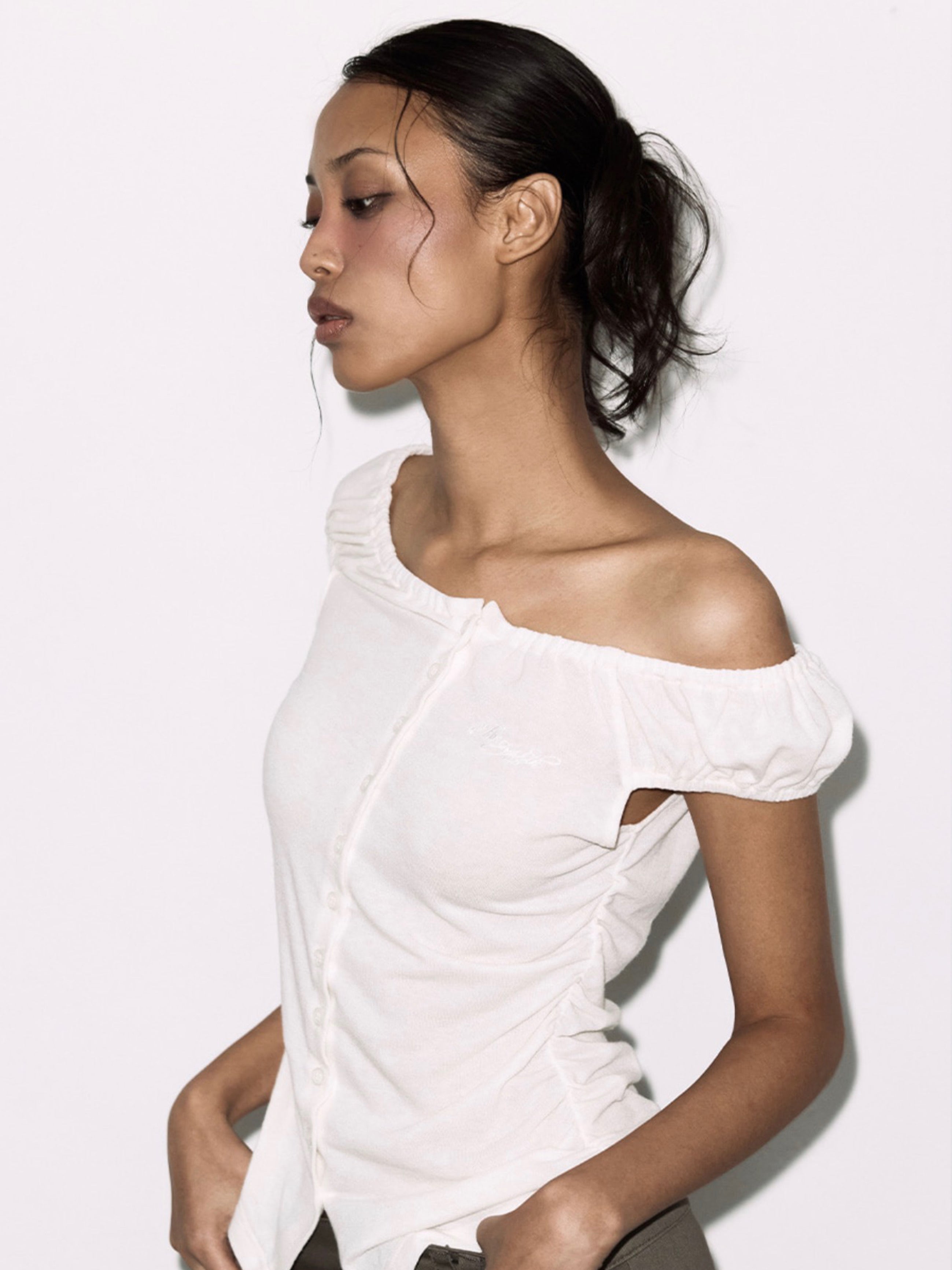 【FANCY CLUB】SOFT BUTTON OFF-SHOULDER TOP