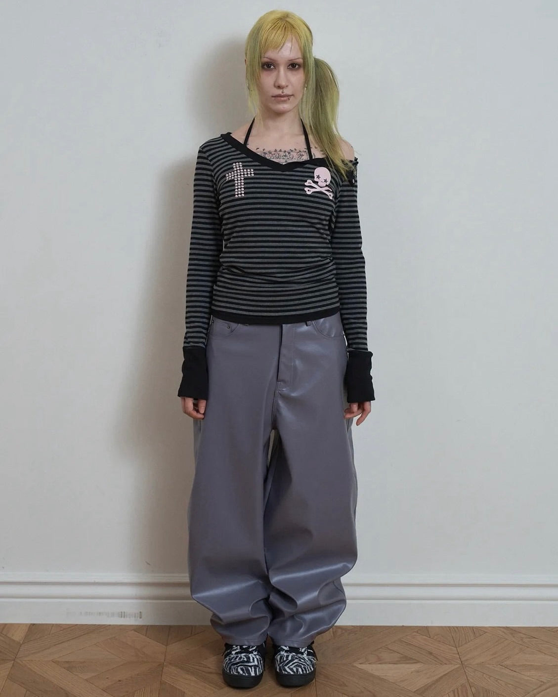 【SETUP-EXE】SKULL LOGO STRIPE V-NECK TOP