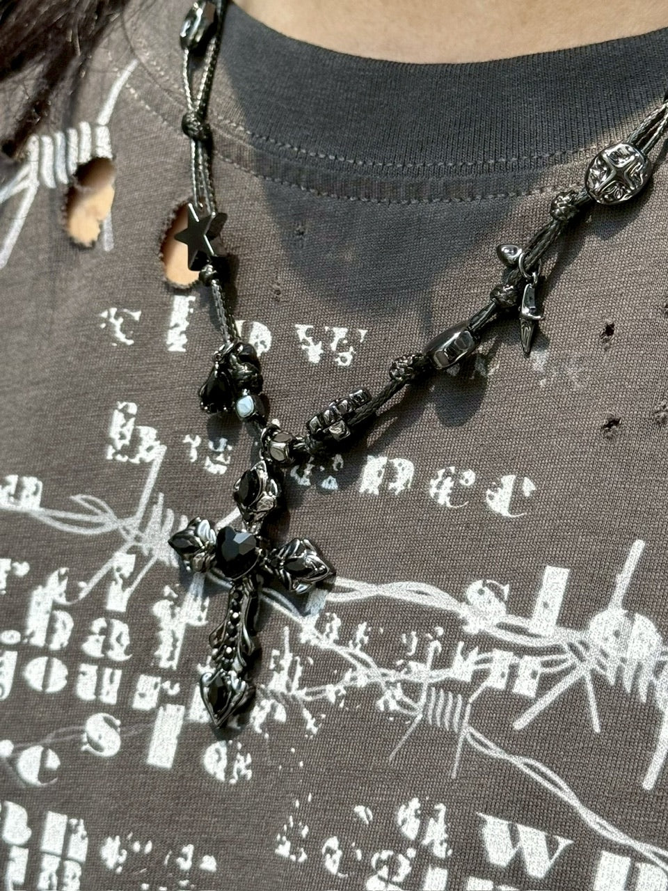 国際配送【Never mind the XU】barbed wire destroyed T-shirts