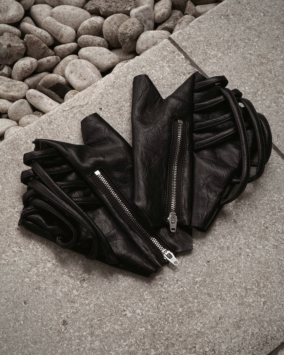 国際配送【Never mind the XU】Cyberpunk Zipper Fingerless Gloves