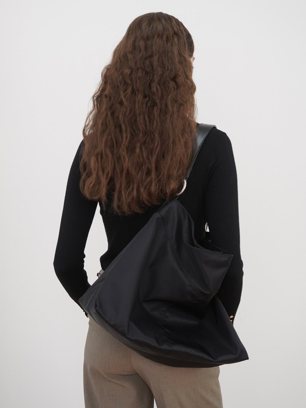 【HAH ARCHIVE】Contour Shoulder Bag (ナイロン)