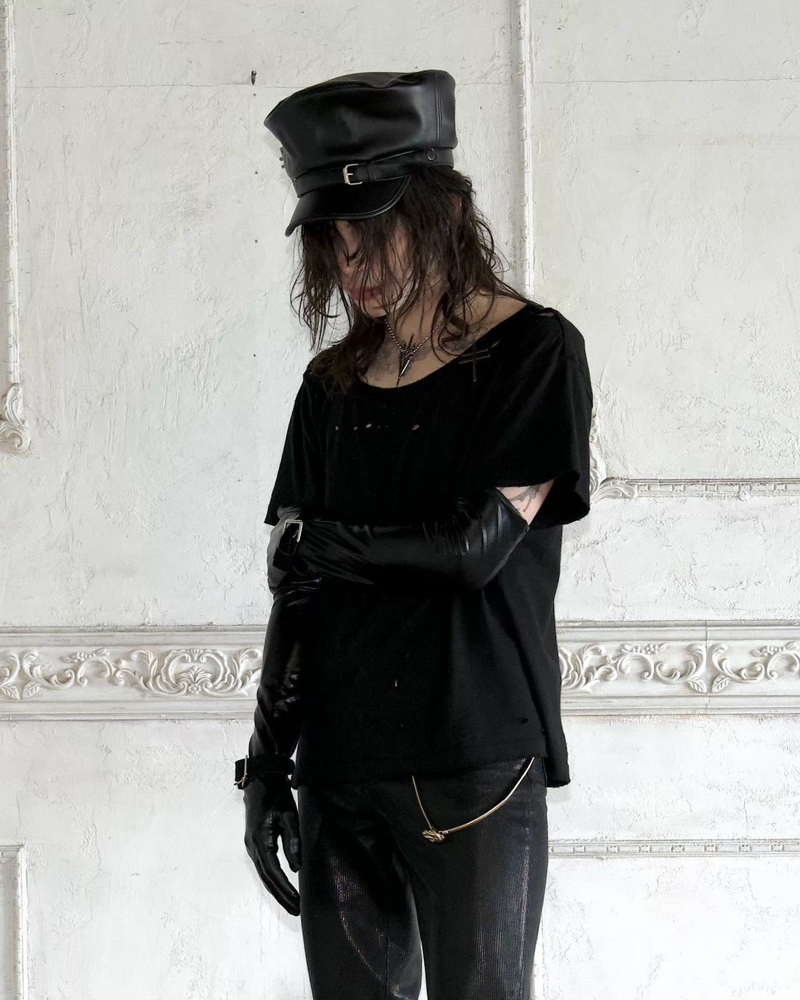 【YIKAI LABORATORY】LORRAINE CROSS SYMBOL LEATHER CAP
