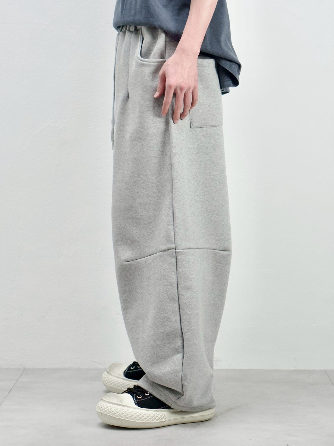 Chikashitsu +】curved balloon sweat pants (2color) – PRESSING WEB SHOP