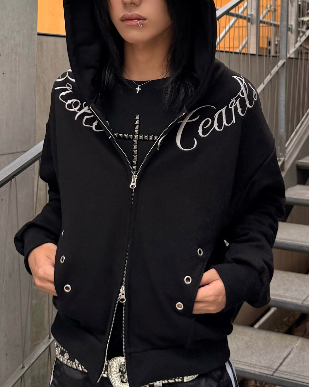 受注制【Never mind the XU】SCRIPT EYELET ZIP HOODIE (3color)