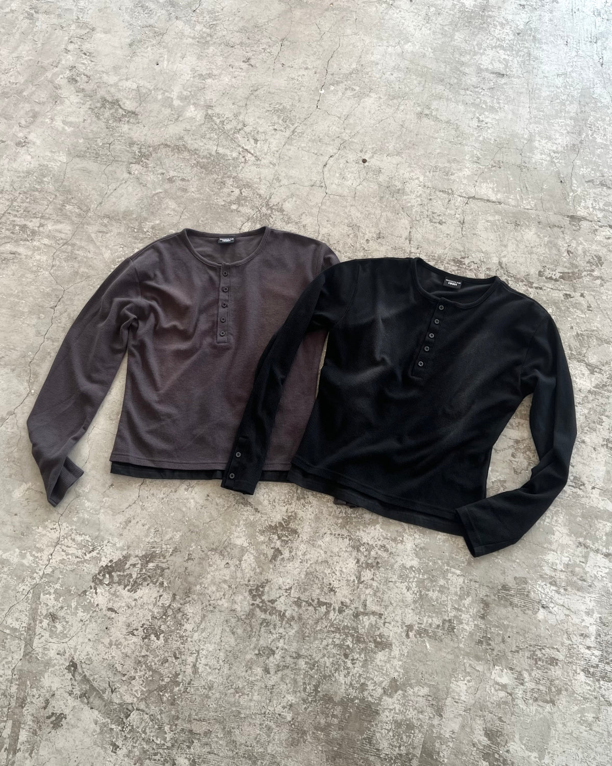 【CHIKASHITSU PLUS HIGH】Rust waffle layered henley neck tee(2color)